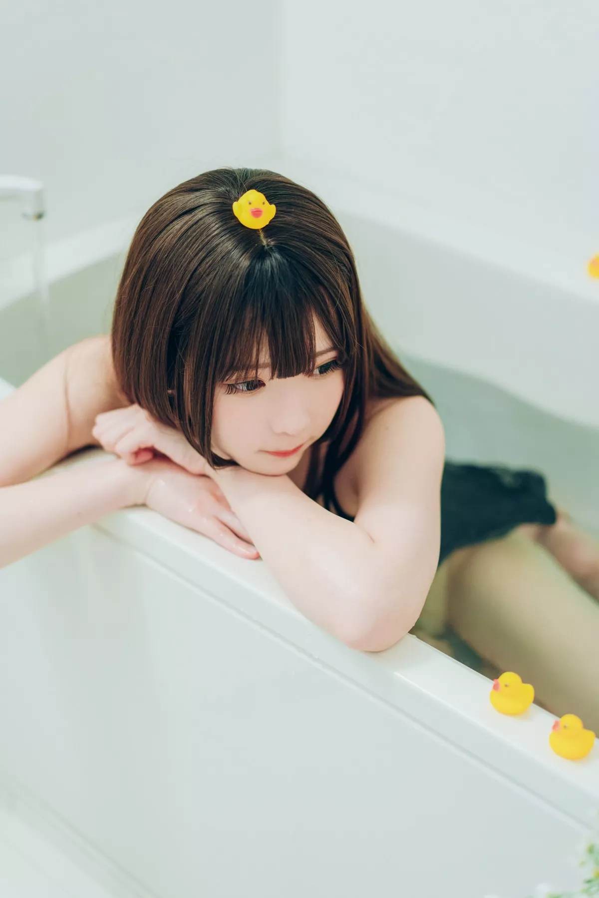 微博妹纸霜月shimo-SPRING主题春天户外桃林加私房性感黑色内衣靓丽迷人写真54P