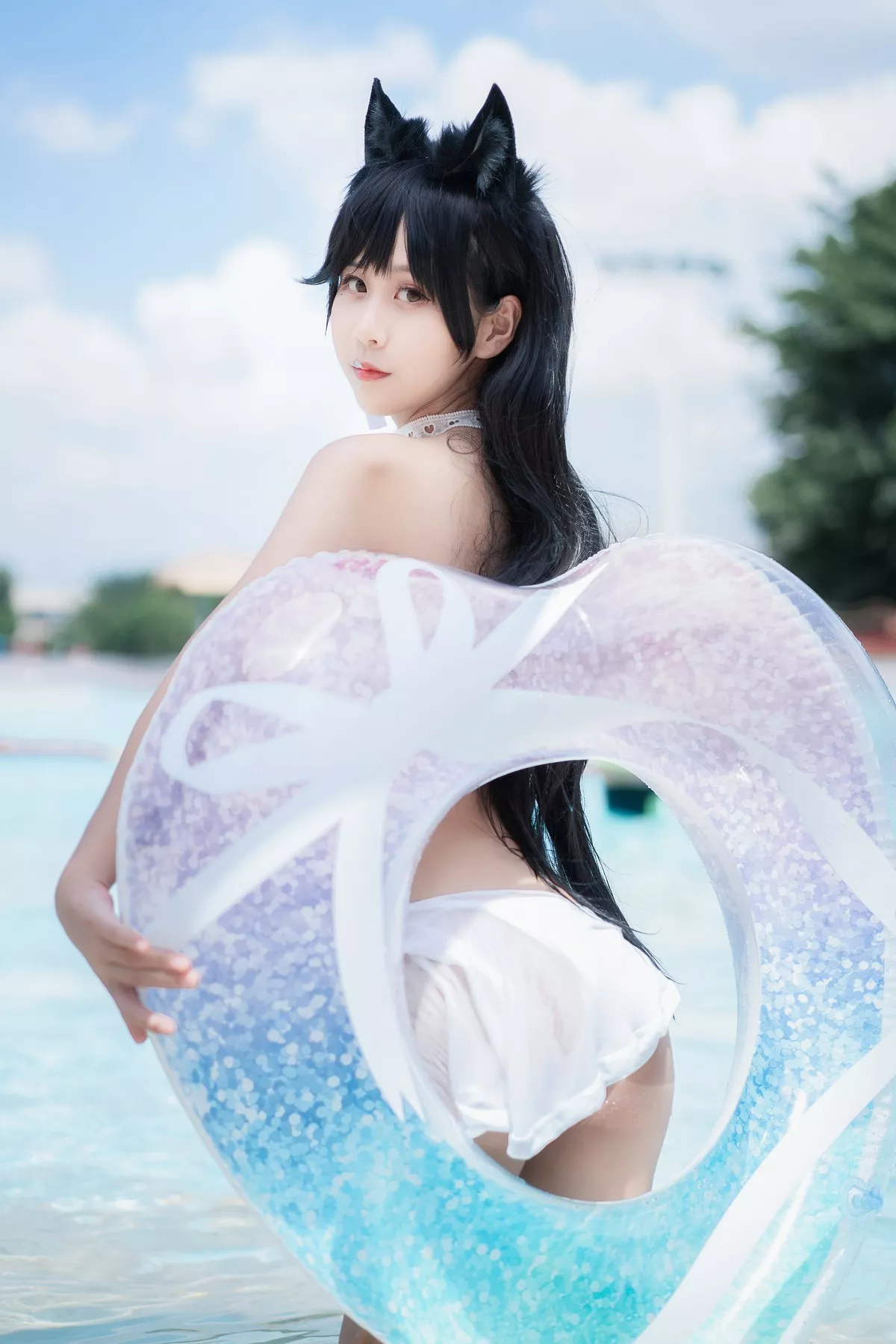 阳光美少女萌芽儿o0爱宕泳装主题户外沙滩性感白色泳装秀完美身材诱惑写真30P