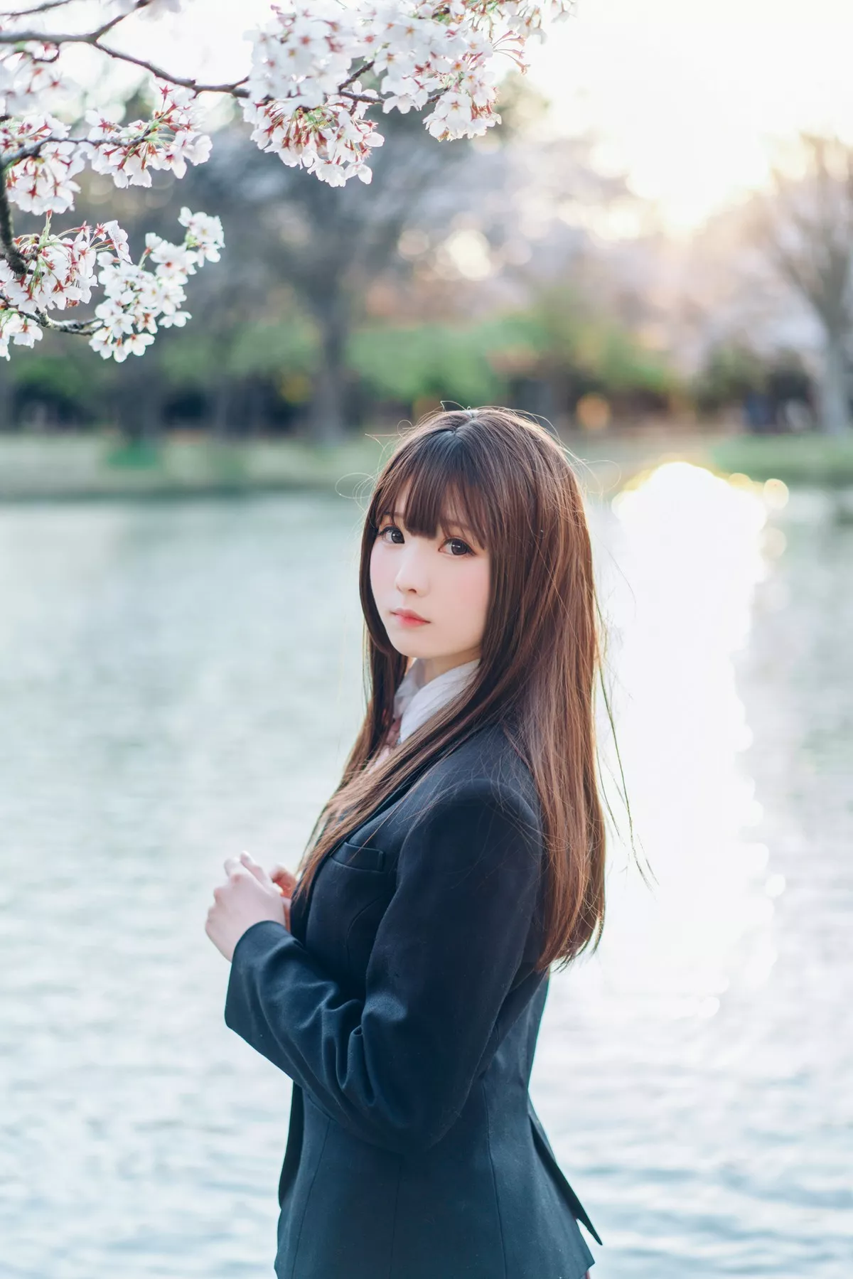 微博妹纸霜月shimo-SPRING主题春天户外桃林加私房性感黑色内衣靓丽迷人写真54P