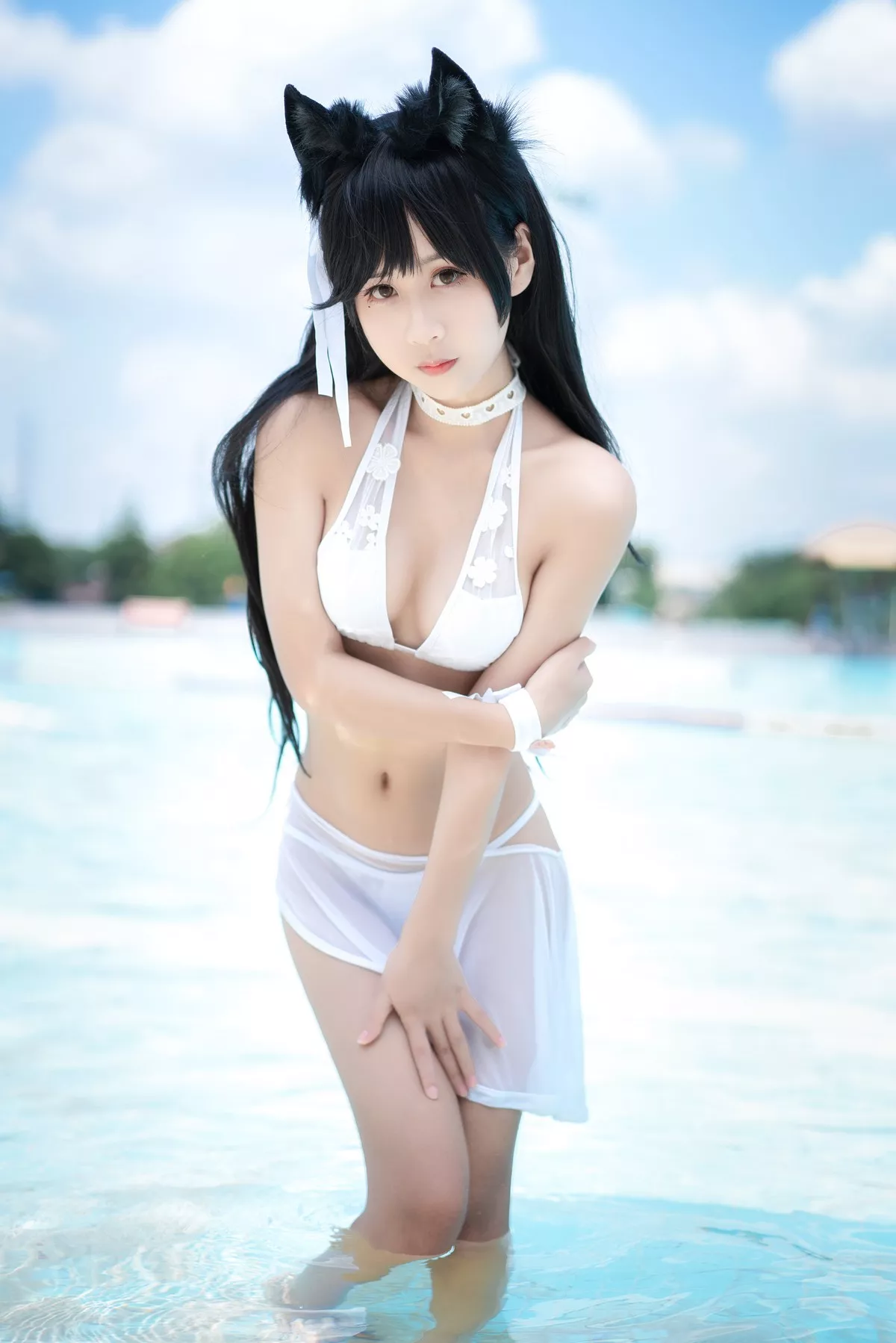 阳光美少女萌芽儿o0爱宕泳装主题户外沙滩性感白色泳装秀完美身材诱惑写真30P