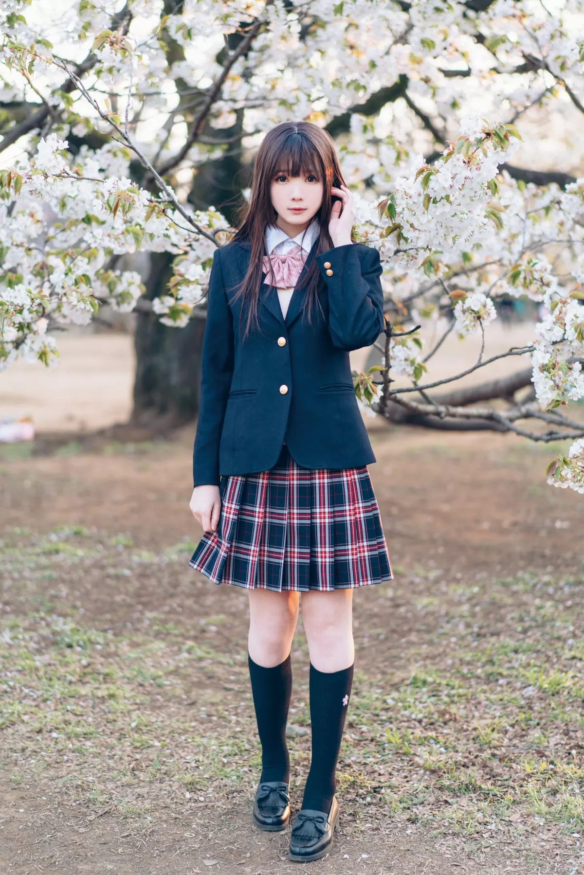 微博妹纸霜月shimo-SPRING主题春天户外桃林加私房性感黑色内衣靓丽迷人写真54P