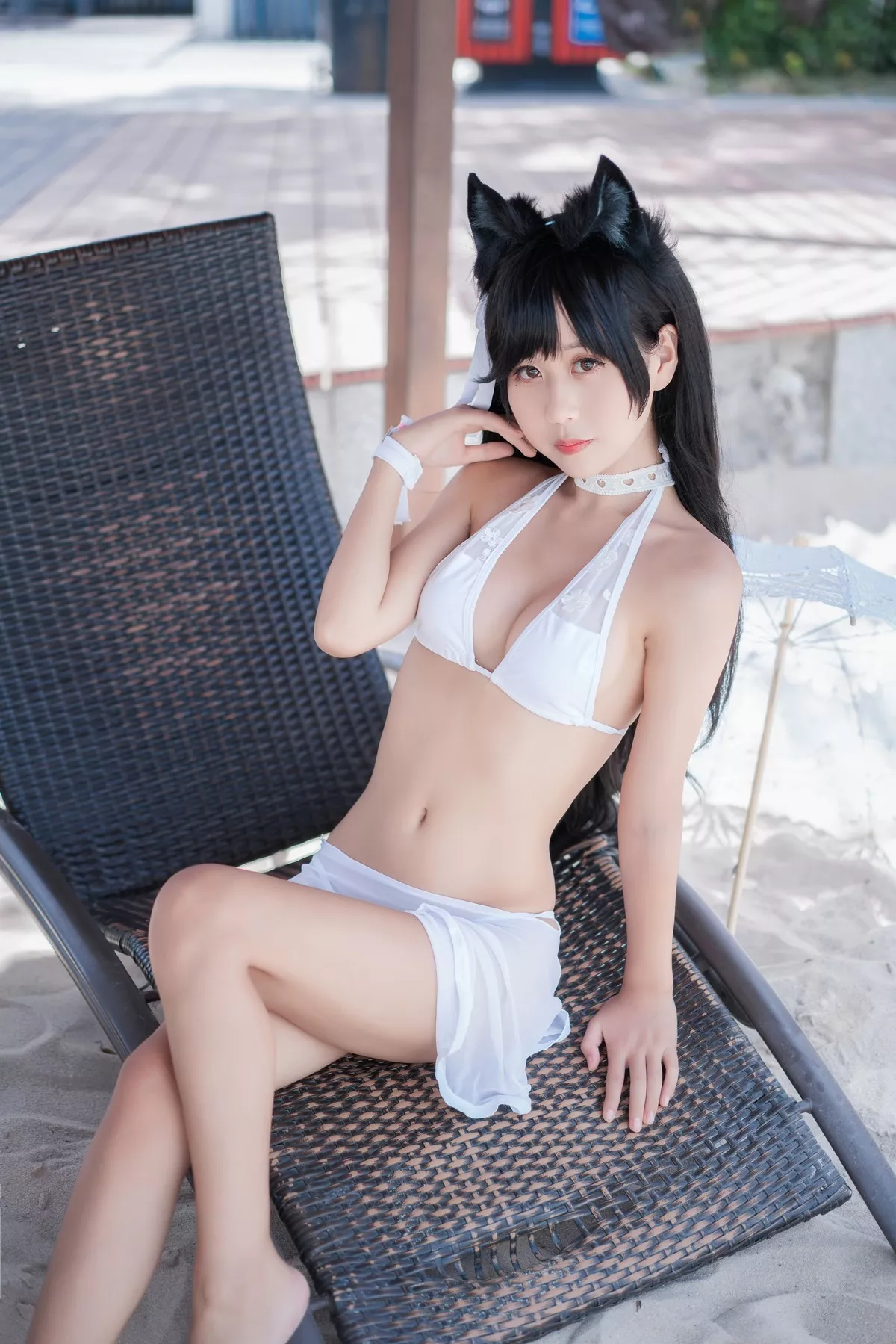 阳光美少女萌芽儿o0爱宕泳装主题户外沙滩性感白色泳装秀完美身材诱惑写真30P