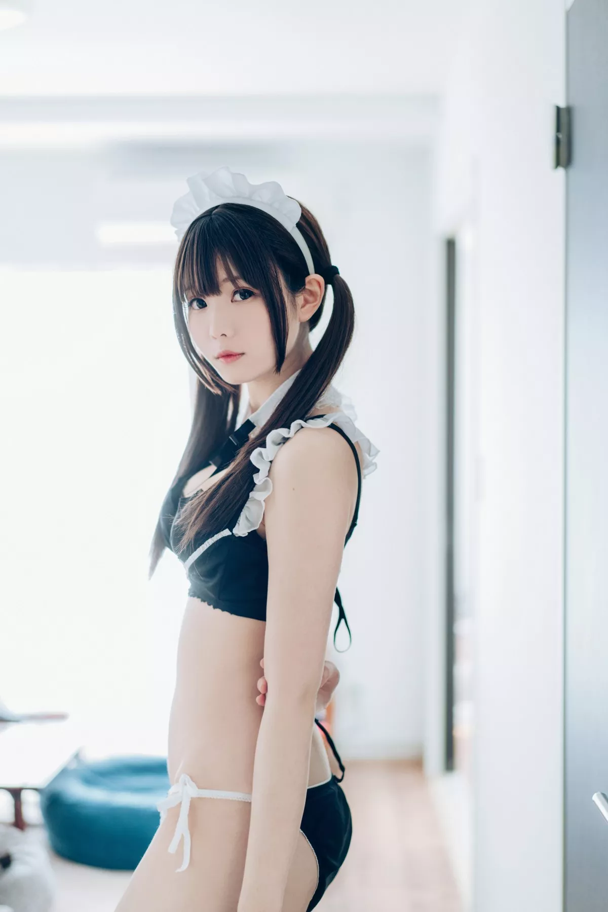 微博妹纸霜月shimo-SPRING主题春天户外桃林加私房性感黑色内衣靓丽迷人写真54P