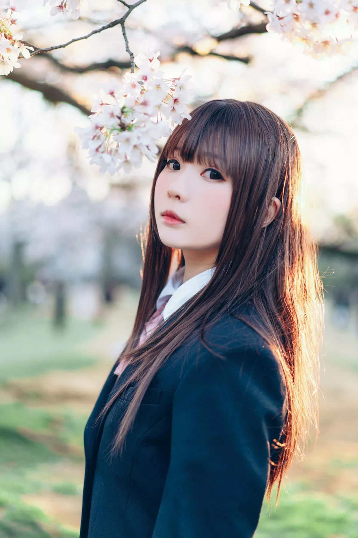 微博妹纸霜月shimo-SPRING主题春天户外桃林加私房性感黑色内衣靓丽迷人写真54P