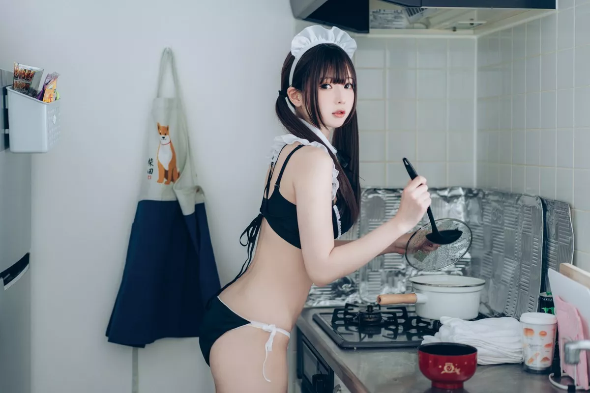 微博妹纸霜月shimo-SPRING主题春天户外桃林加私房性感黑色内衣靓丽迷人写真54P