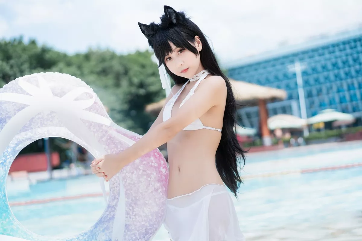 阳光美少女萌芽儿o0爱宕泳装主题户外沙滩性感白色泳装秀完美身材诱惑写真30P