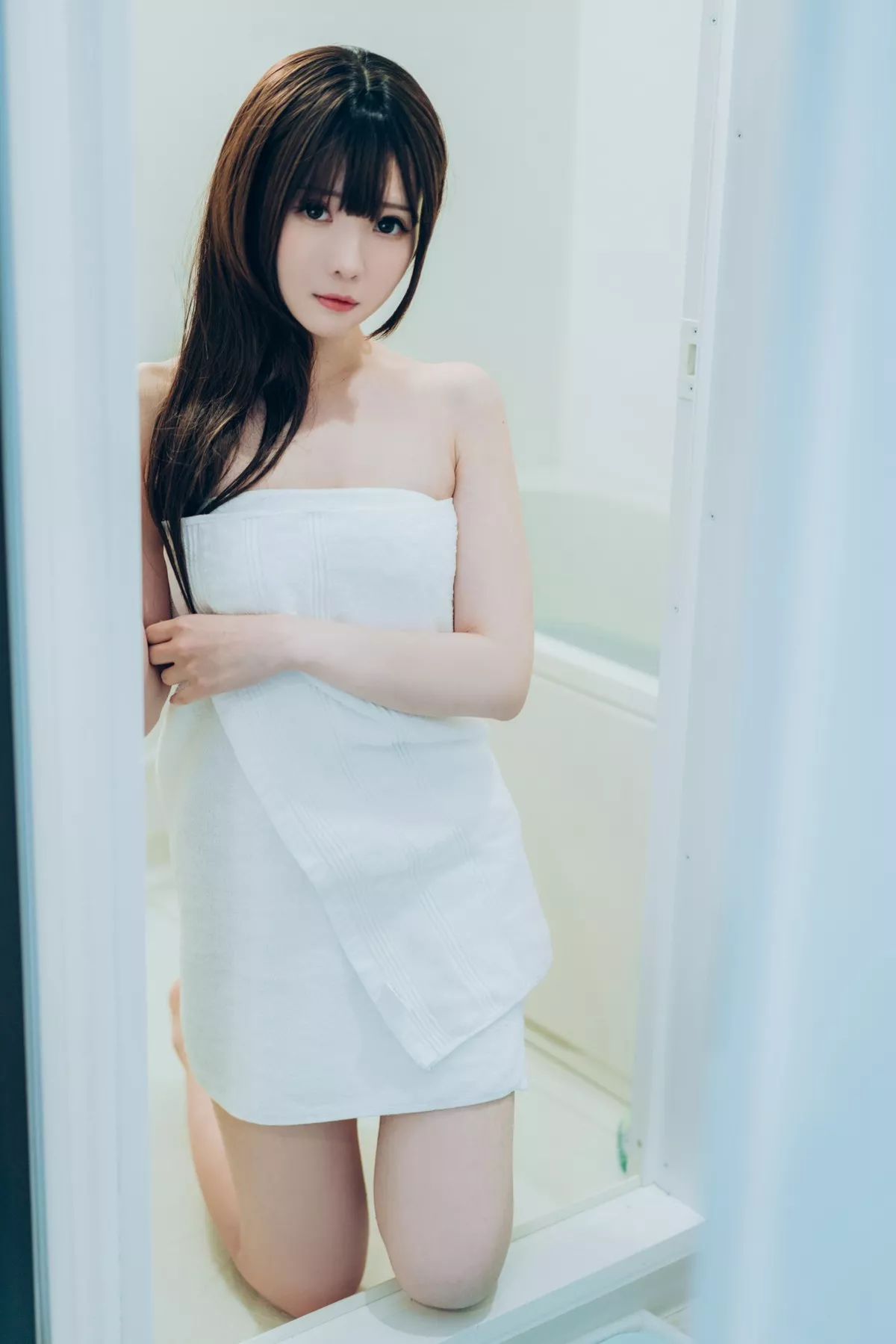微博妹纸霜月shimo-SPRING主题春天户外桃林加私房性感黑色内衣靓丽迷人写真54P