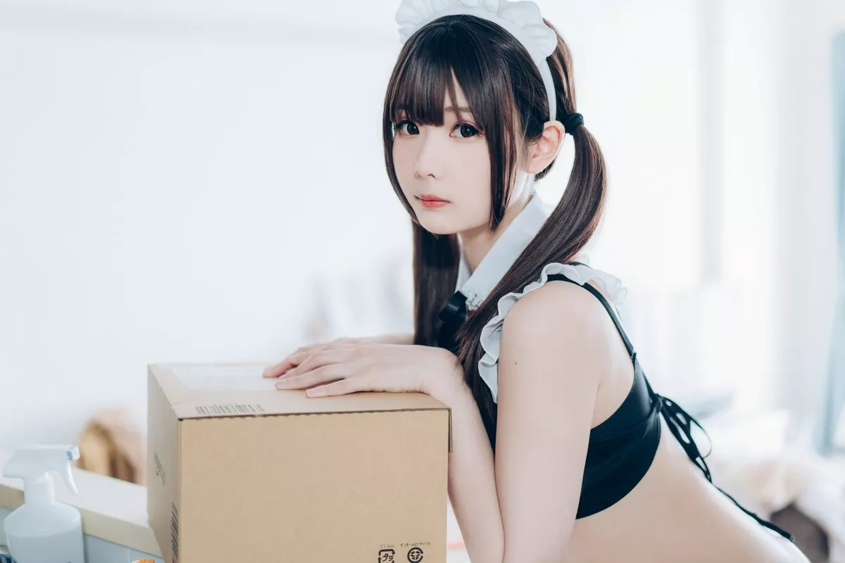 微博妹纸霜月shimo-SPRING主题春天户外桃林加私房性感黑色内衣靓丽迷人写真54P