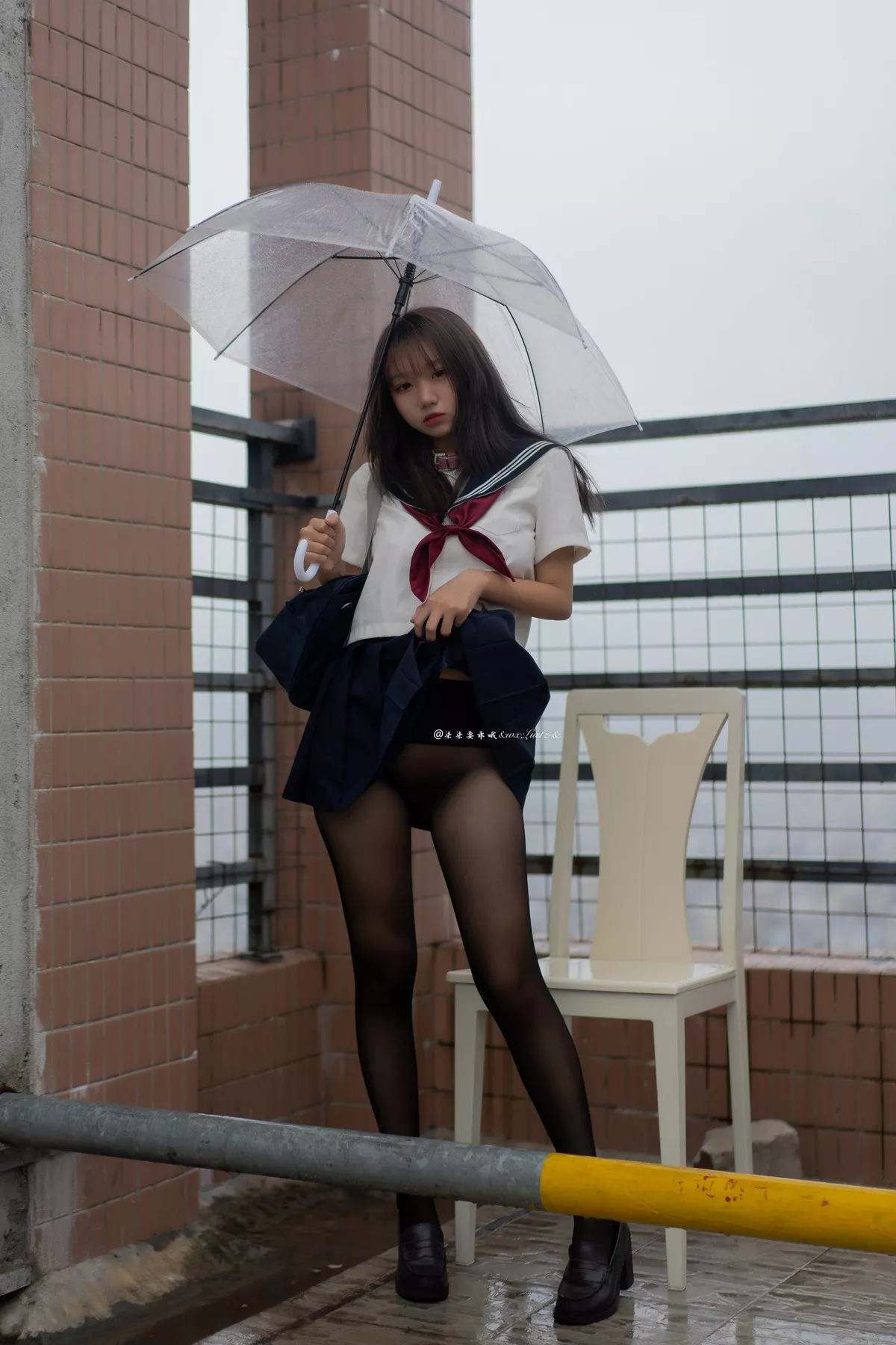 动漫博主柒柒要乖哦天台学姐主题JK制服配超薄无内黑丝裤袜秀翘臀诱惑写真80P