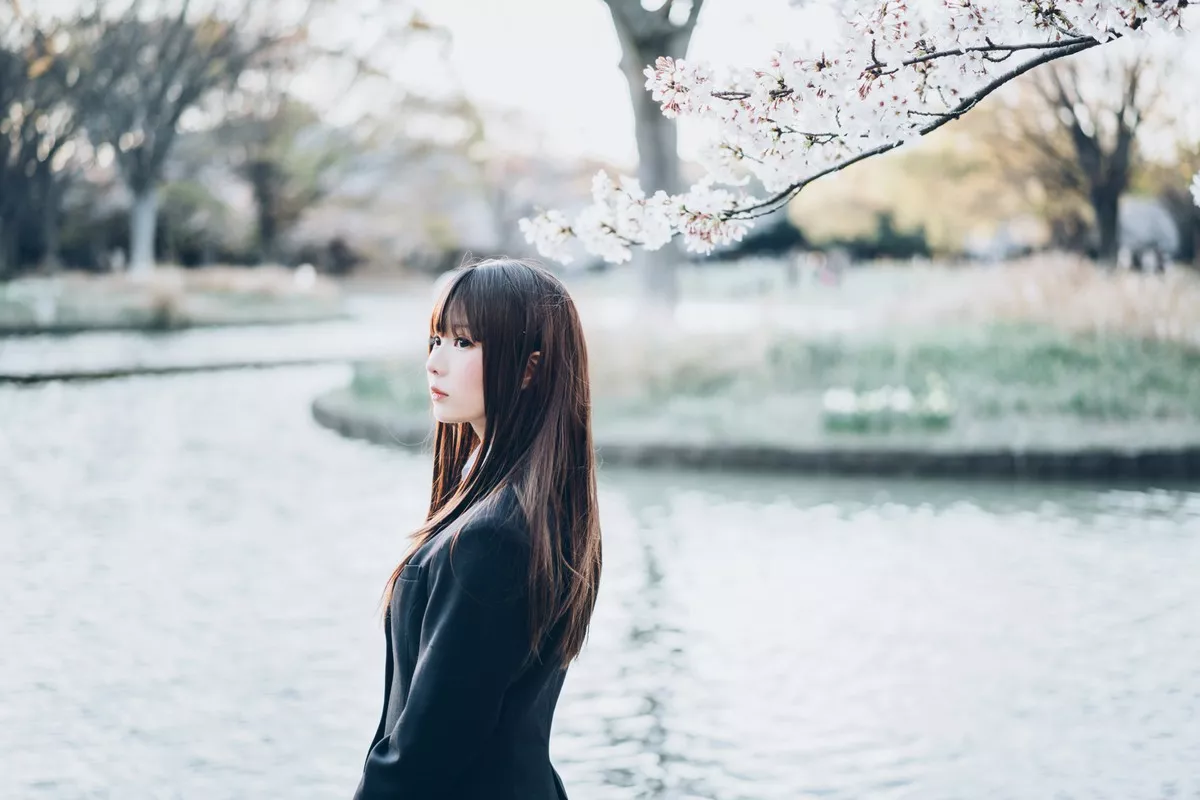 微博妹纸霜月shimo-SPRING主题春天户外桃林加私房性感黑色内衣靓丽迷人写真54P