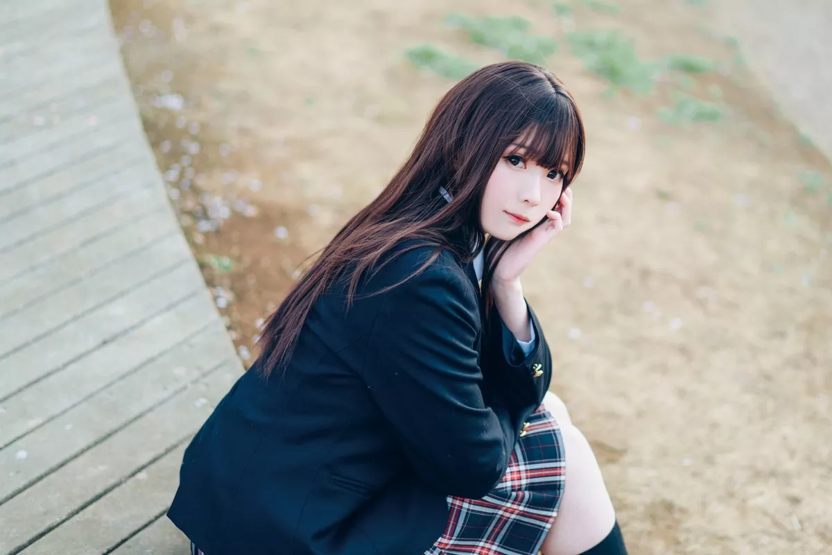 微博妹纸霜月shimo-SPRING主题春天户外桃林加私房性感黑色内衣靓丽迷人写真54P
