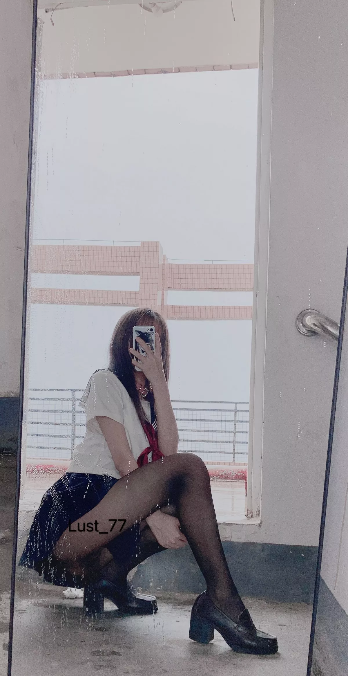 动漫博主柒柒要乖哦天台学姐主题JK制服配超薄无内黑丝裤袜秀翘臀诱惑写真80P