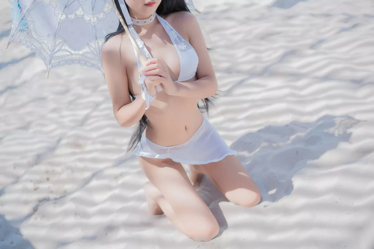 阳光美少女萌芽儿o0爱宕泳装主题户外沙滩性感白色泳装秀完美身材诱惑写真30P