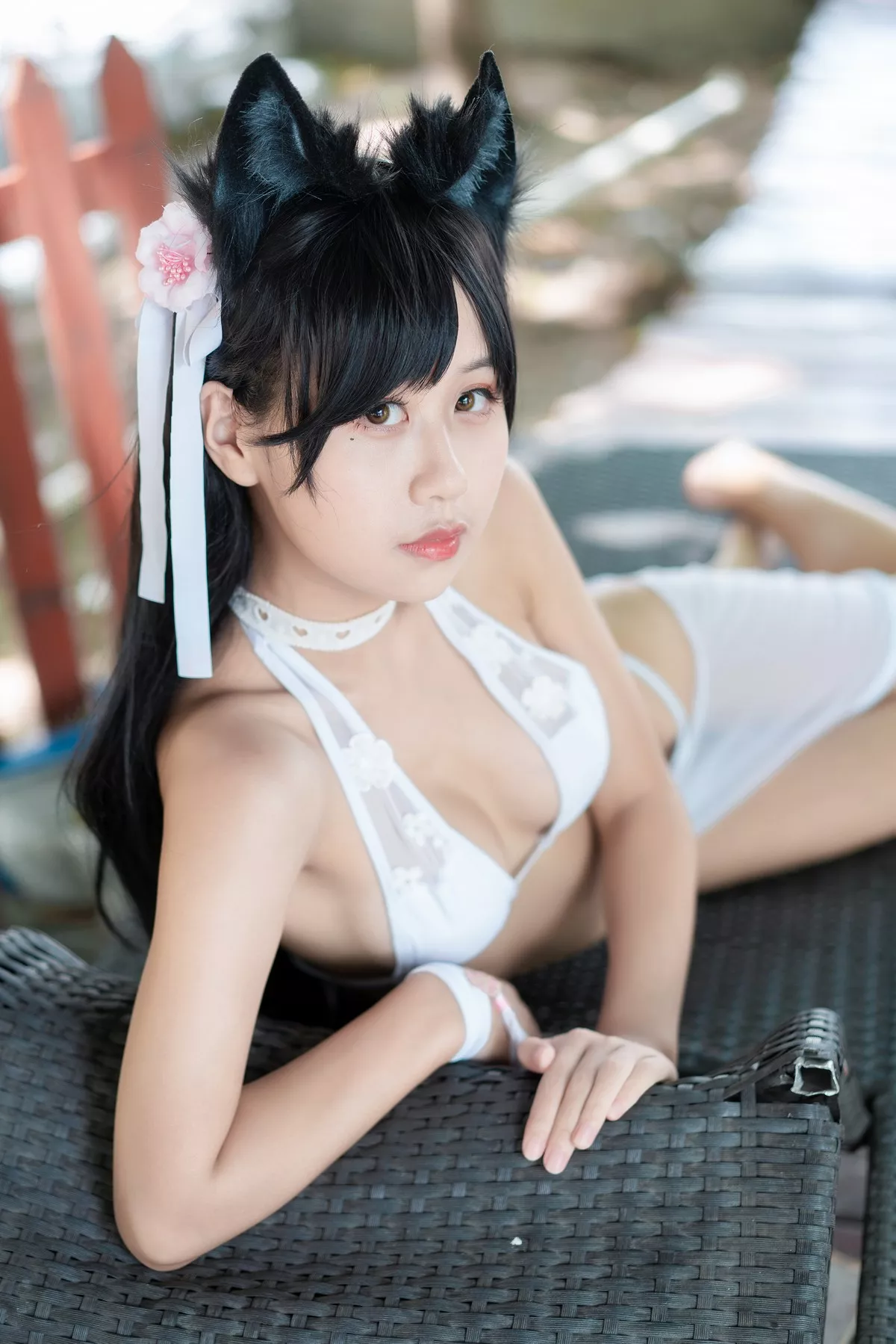 阳光美少女萌芽儿o0爱宕泳装主题户外沙滩性感白色泳装秀完美身材诱惑写真30P