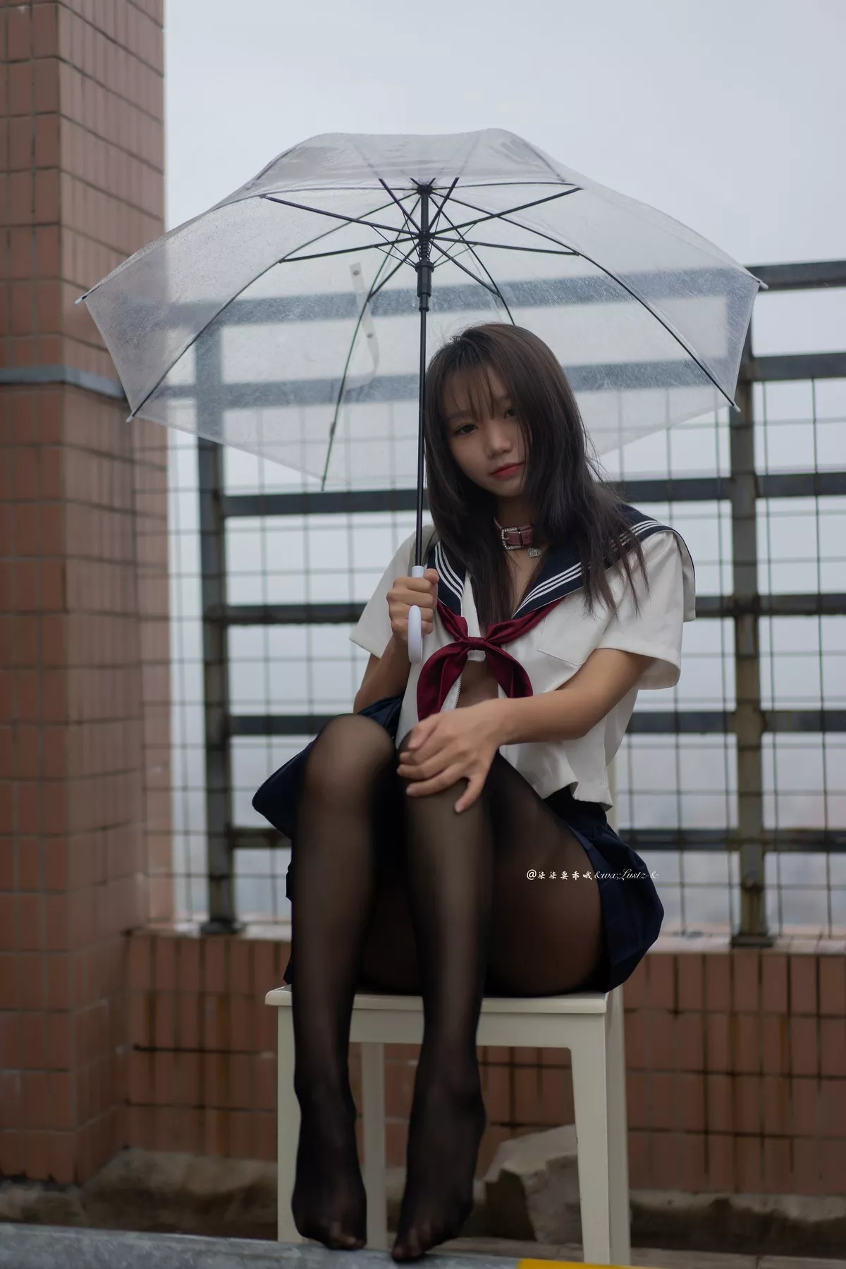 动漫博主柒柒要乖哦天台学姐主题JK制服配超薄无内黑丝裤袜秀翘臀诱惑写真80P
