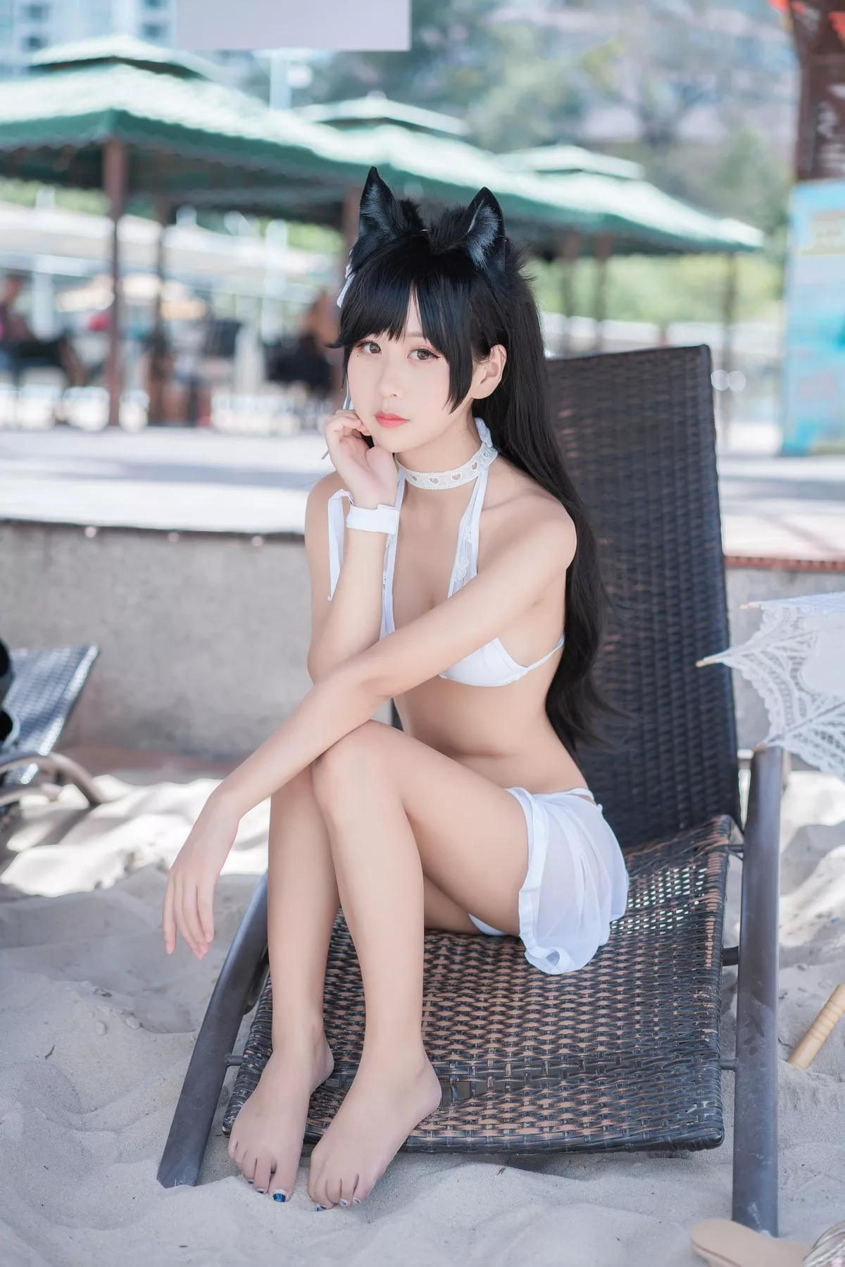 阳光美少女萌芽儿o0爱宕泳装主题户外沙滩性感白色泳装秀完美身材诱惑写真30P