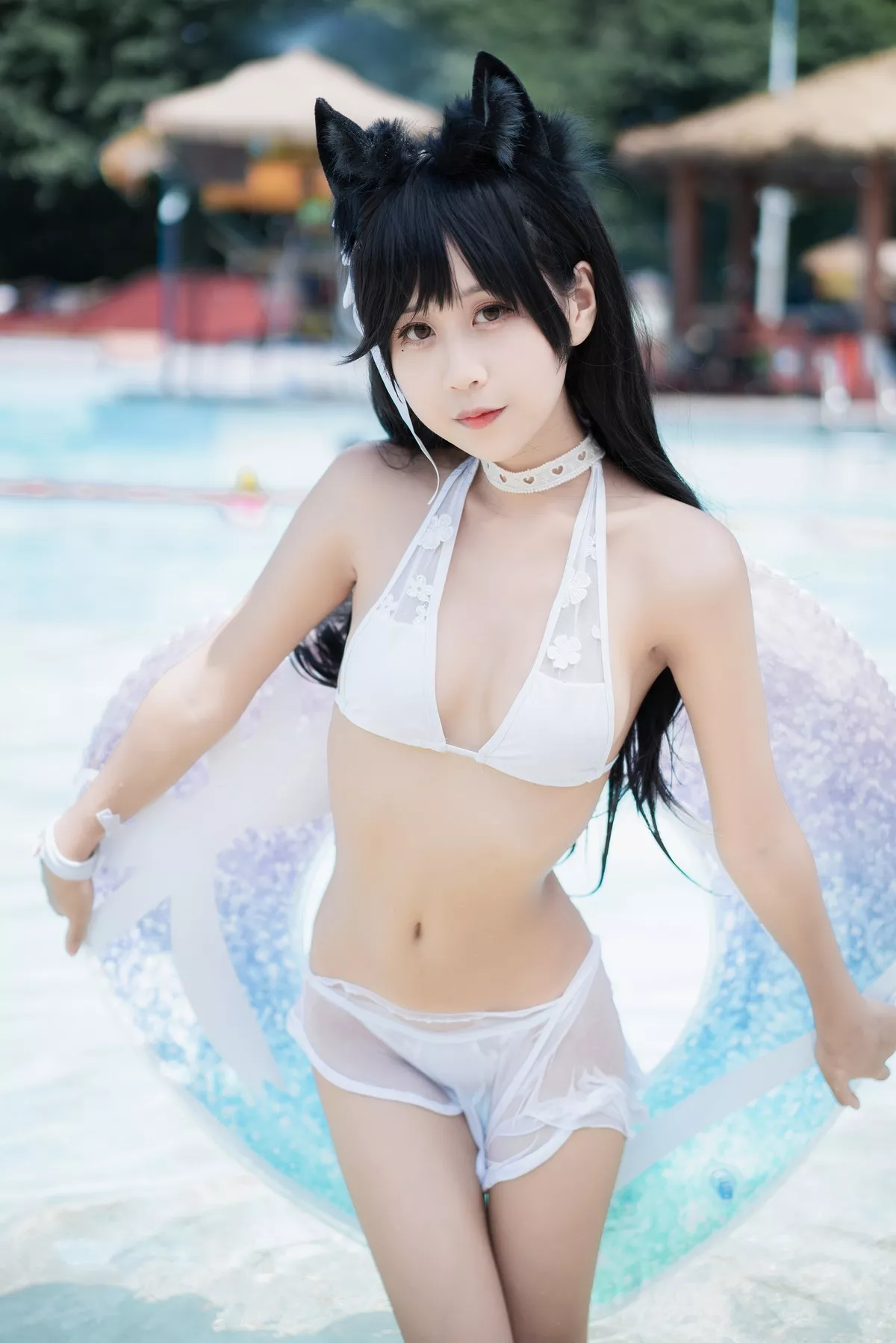 阳光美少女萌芽儿o0爱宕泳装主题户外沙滩性感白色泳装秀完美身材诱惑写真30P