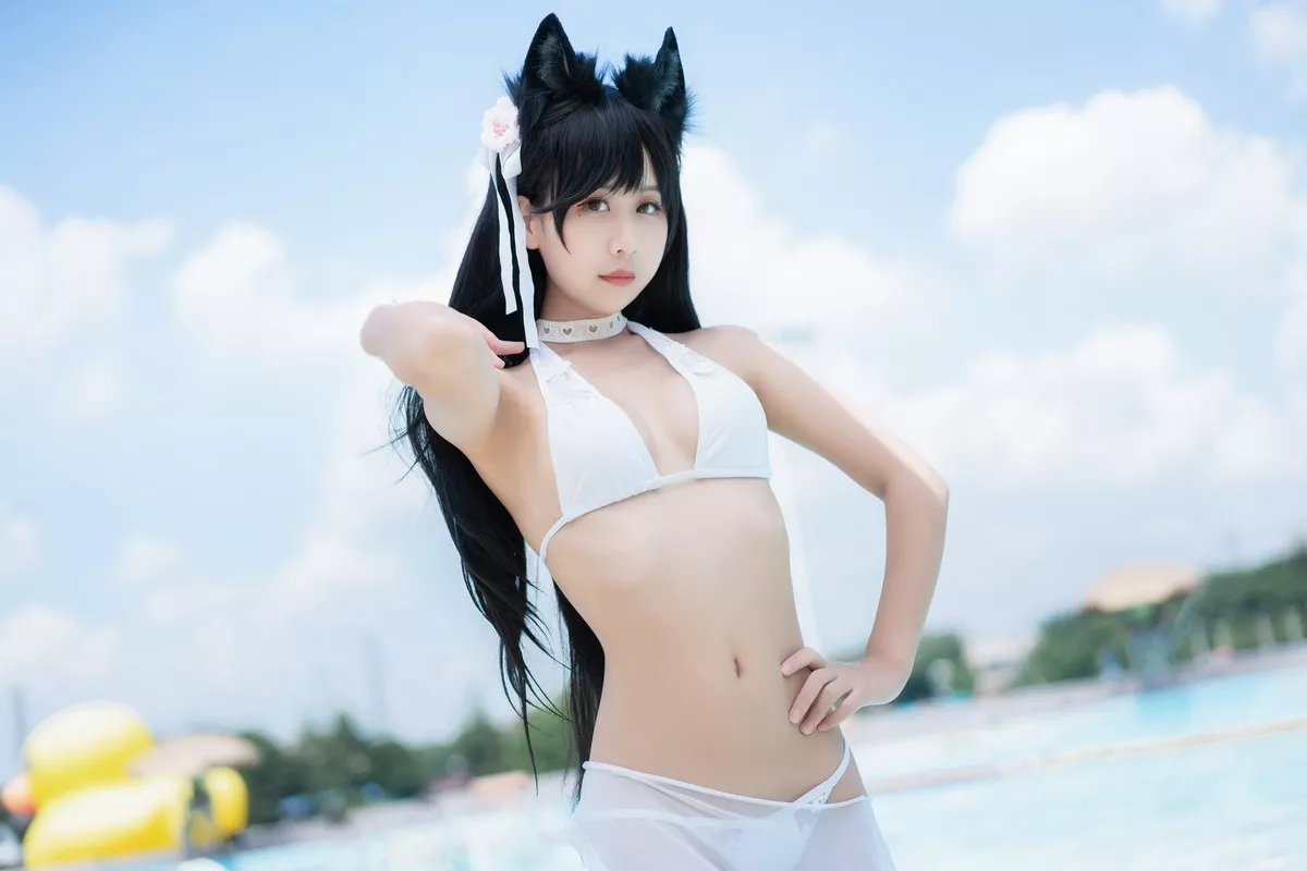 阳光美少女萌芽儿o0爱宕泳装主题户外沙滩性感白色泳装秀完美身材诱惑写真30P