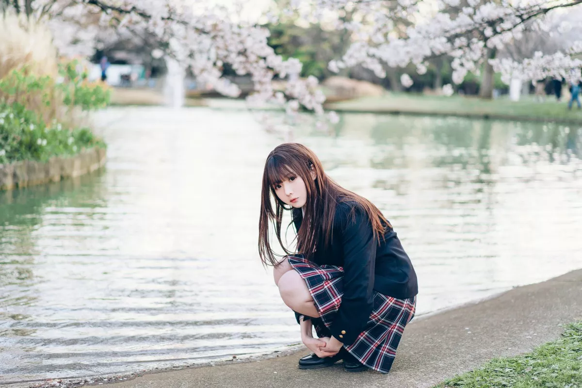 微博妹纸霜月shimo-SPRING主题春天户外桃林加私房性感黑色内衣靓丽迷人写真54P