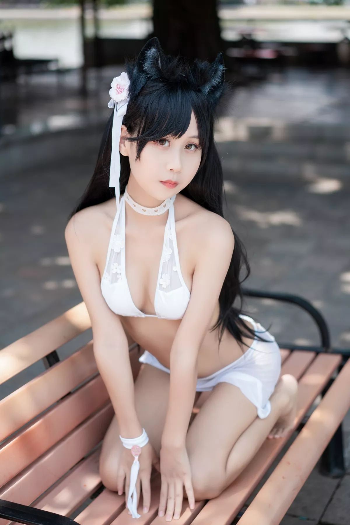 阳光美少女萌芽儿o0爱宕泳装主题户外沙滩性感白色泳装秀完美身材诱惑写真30P
