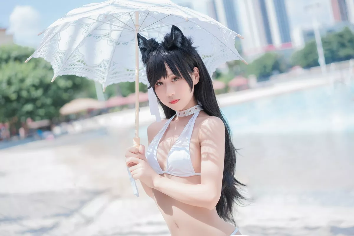 阳光美少女萌芽儿o0爱宕泳装主题户外沙滩性感白色泳装秀完美身材诱惑写真30P