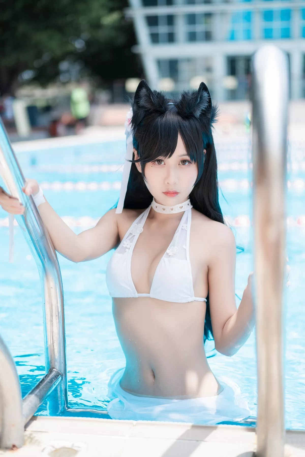 阳光美少女萌芽儿o0爱宕泳装主题户外沙滩性感白色泳装秀完美身材诱惑写真30P
