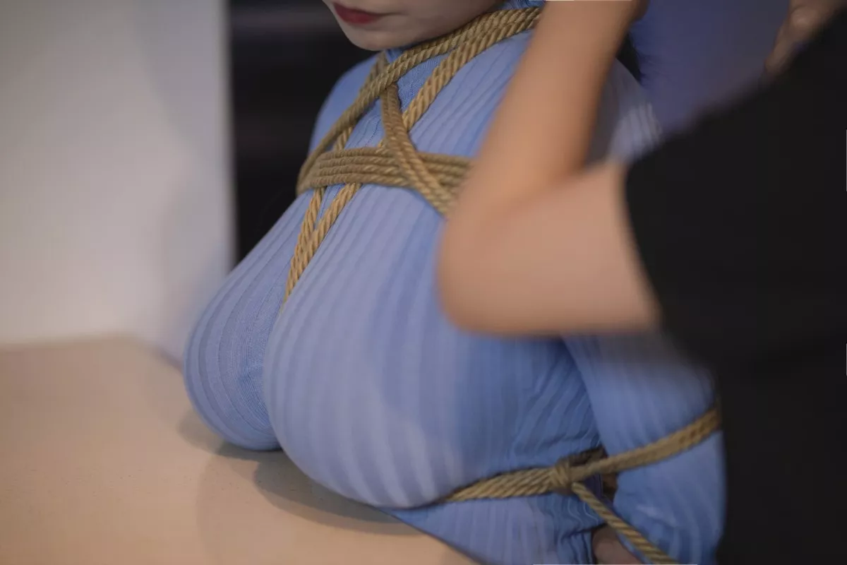 网络美女无颜小天使wy绳艺主题私房性感毛衣配破烂黑丝裤袜情趣捆绑诱惑写真42P