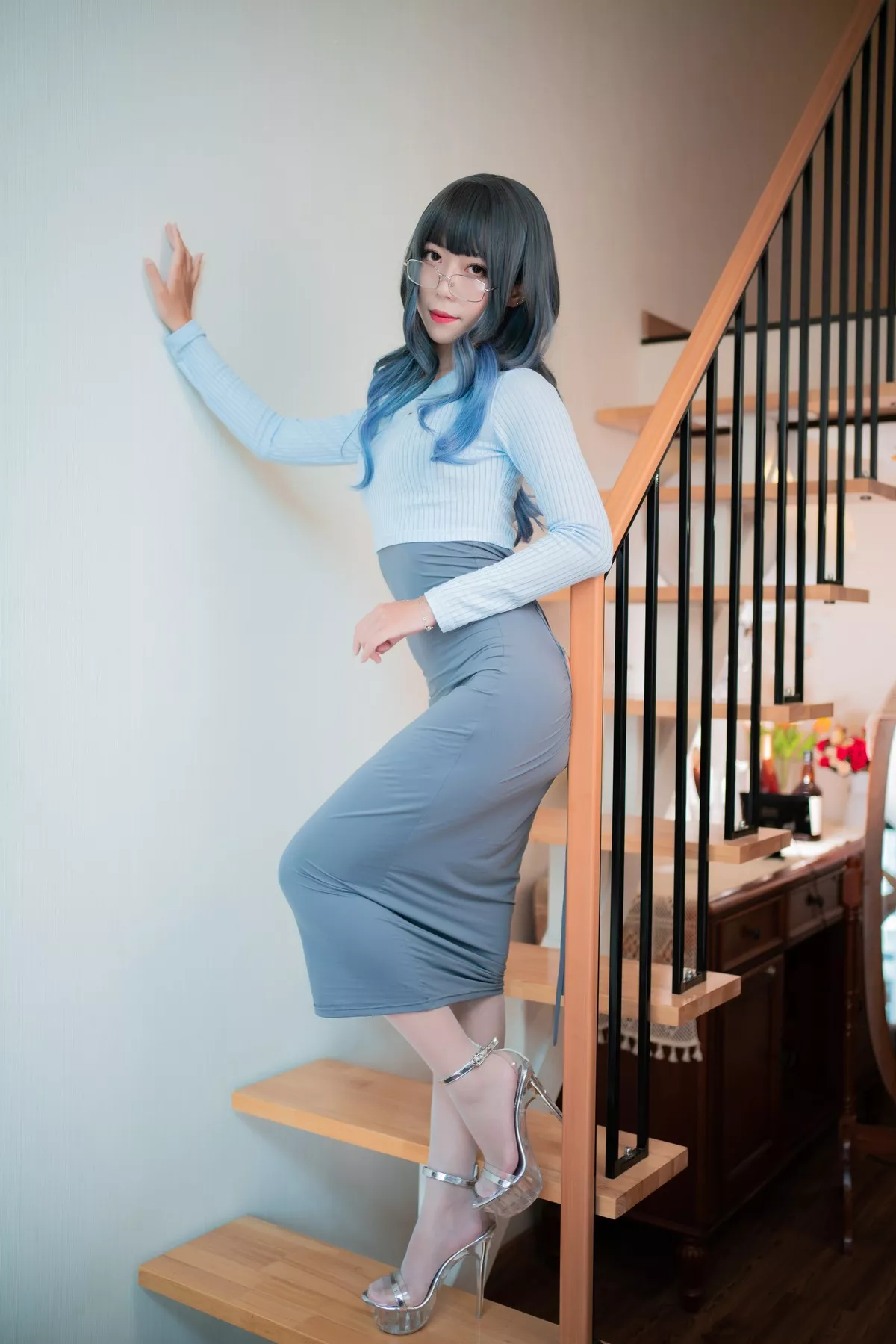 动漫博主Money冷冷吉他少女主题私房性感露臀长裙半撩露蕾丝袜撩人诱惑写真123P
