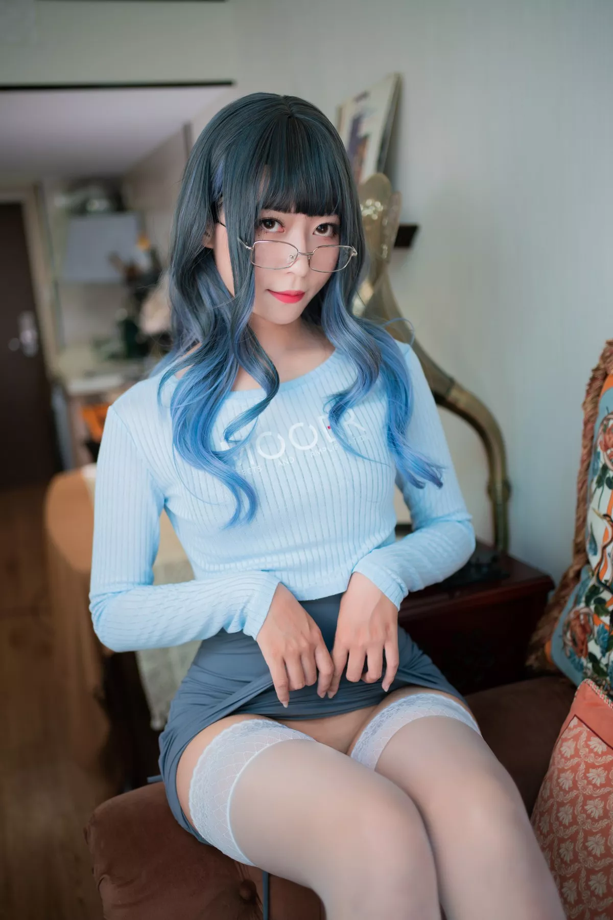 动漫博主Money冷冷吉他少女主题私房性感露臀长裙半撩露蕾丝袜撩人诱惑写真123P