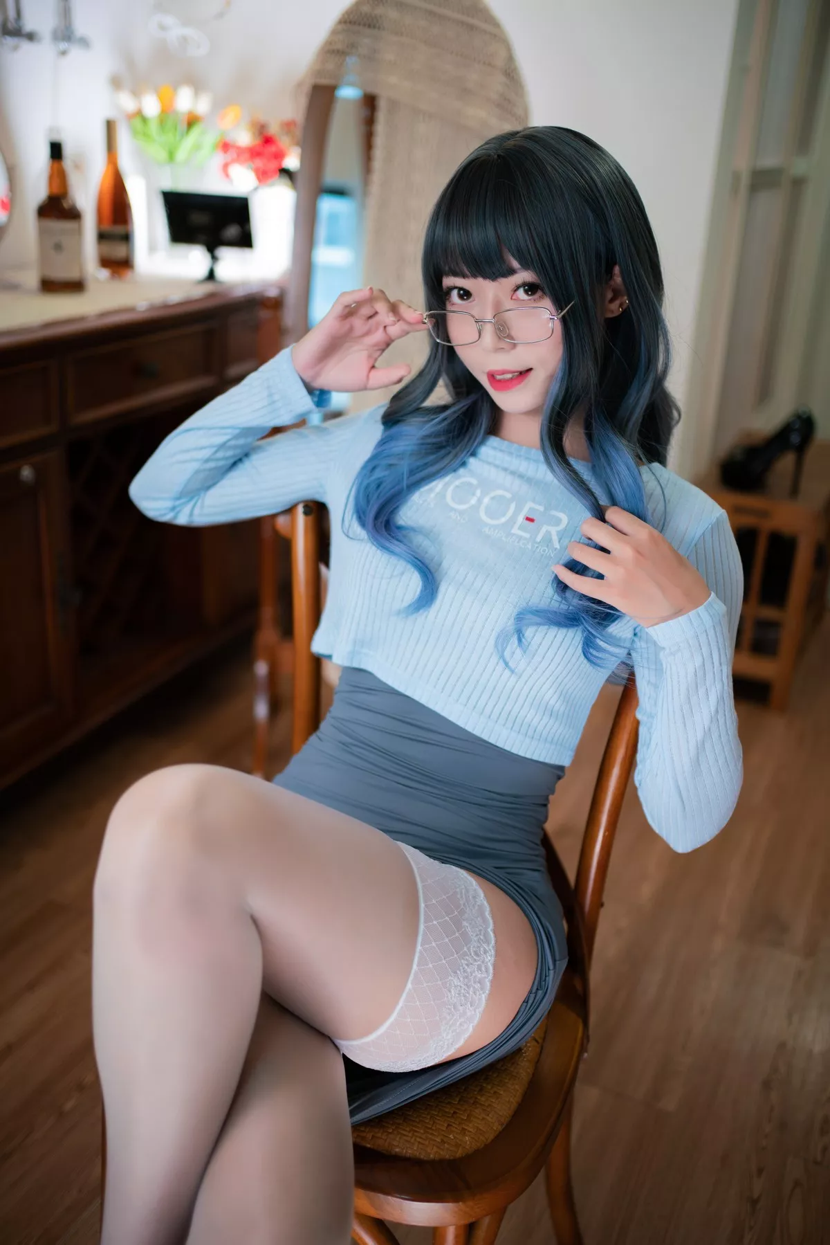 动漫博主Money冷冷吉他少女主题私房性感露臀长裙半撩露蕾丝袜撩人诱惑写真123P