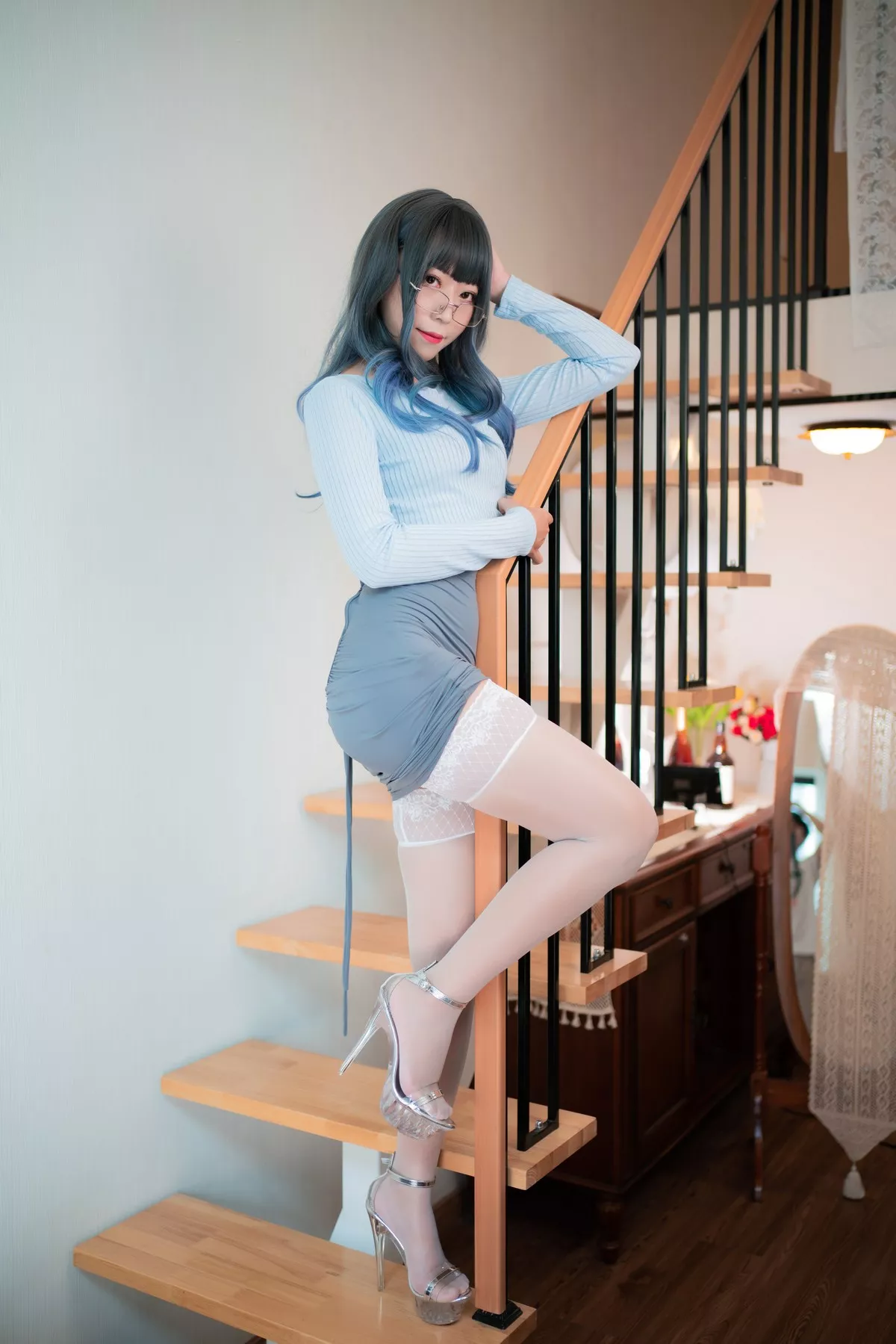 动漫博主Money冷冷吉他少女主题私房性感露臀长裙半撩露蕾丝袜撩人诱惑写真123P