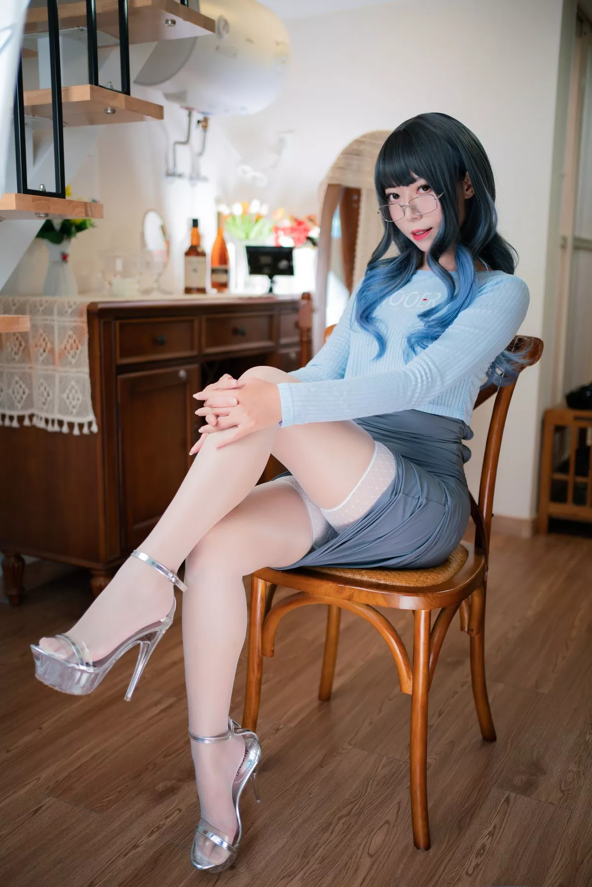 动漫博主Money冷冷吉他少女主题私房性感露臀长裙半撩露蕾丝袜撩人诱惑写真123P