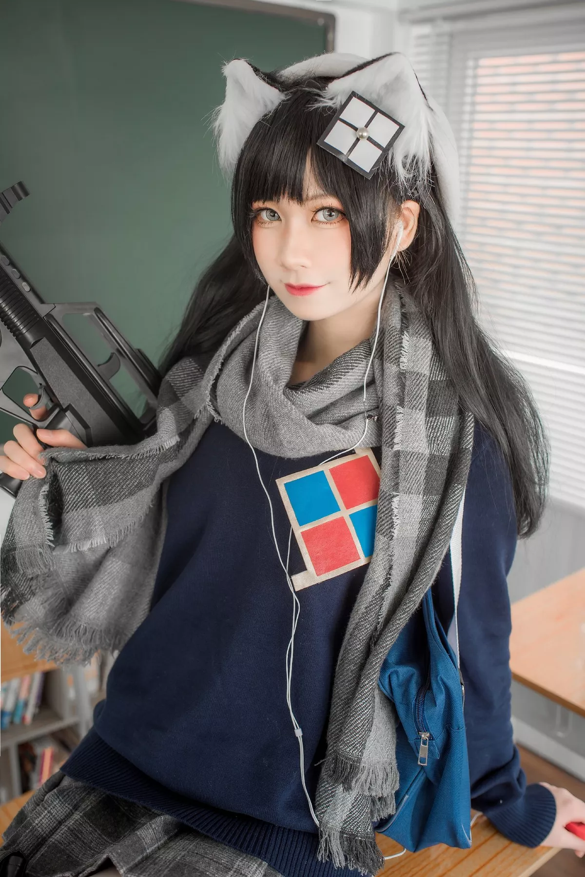动漫博主izumi泉桃子纯白毕业季主题教室里灰色百褶裙配白丝袜秀美腿诱惑写真40P