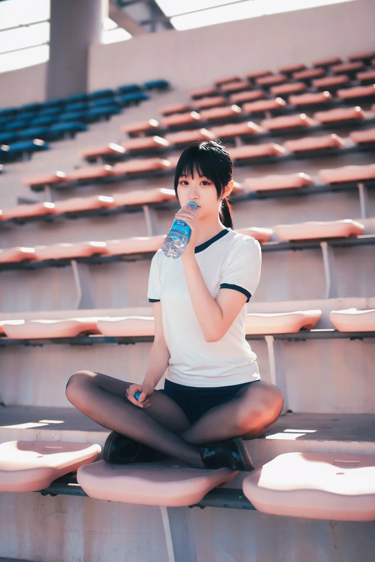 网红Cosplay沧霁桔梗黑丝体操服主题学校体育场紧身体操服秀完美身材性感写真53P