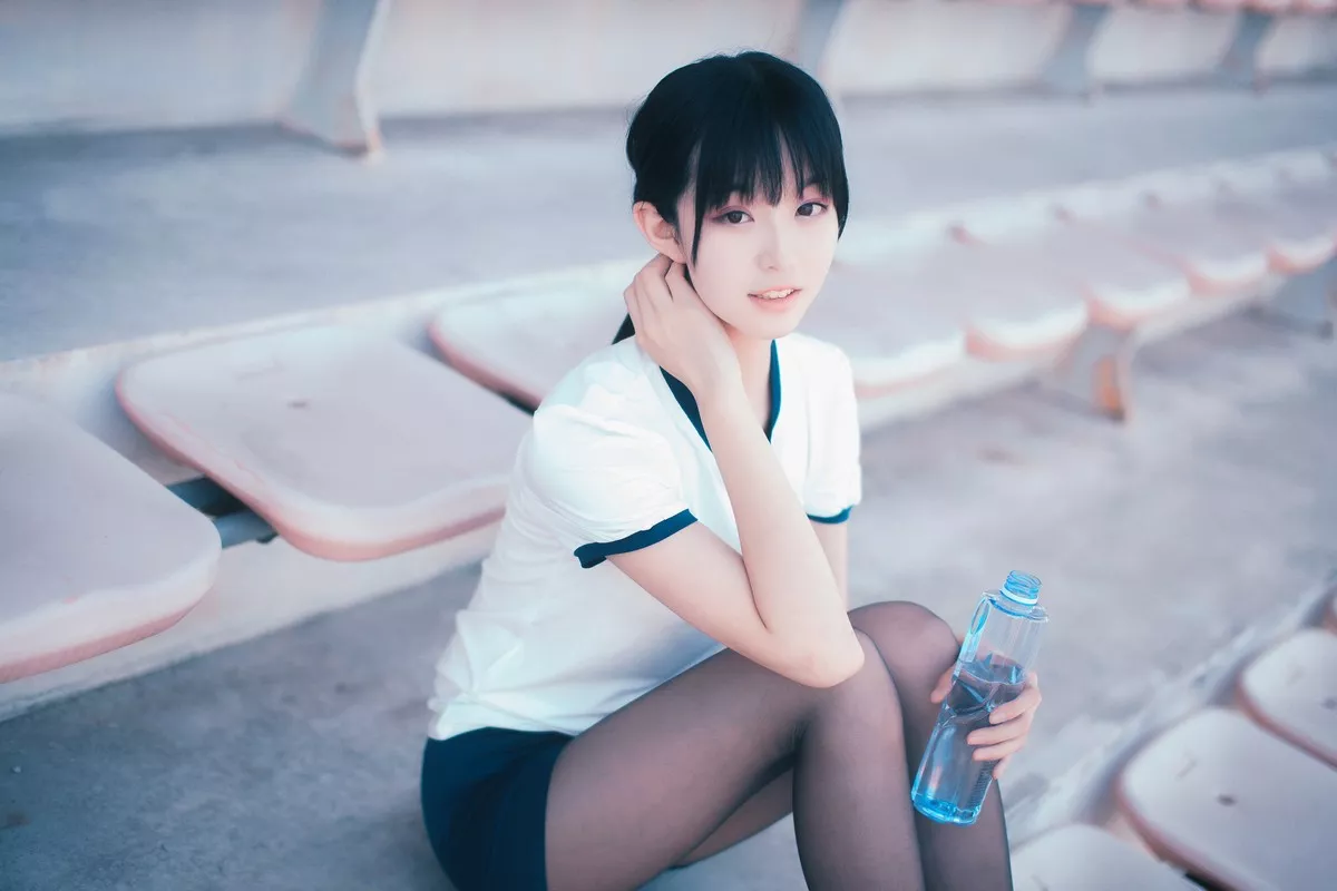 网红Cosplay沧霁桔梗黑丝体操服主题学校体育场紧身体操服秀完美身材性感写真53P