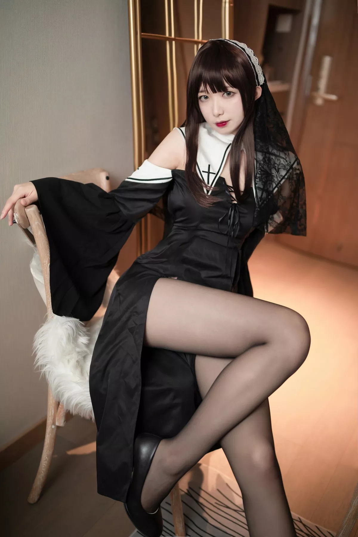 动漫博主封疆疆v黑色修女主题私房性感黑色长裙配黑丝裤袜秀美腿极致魅惑写真40P