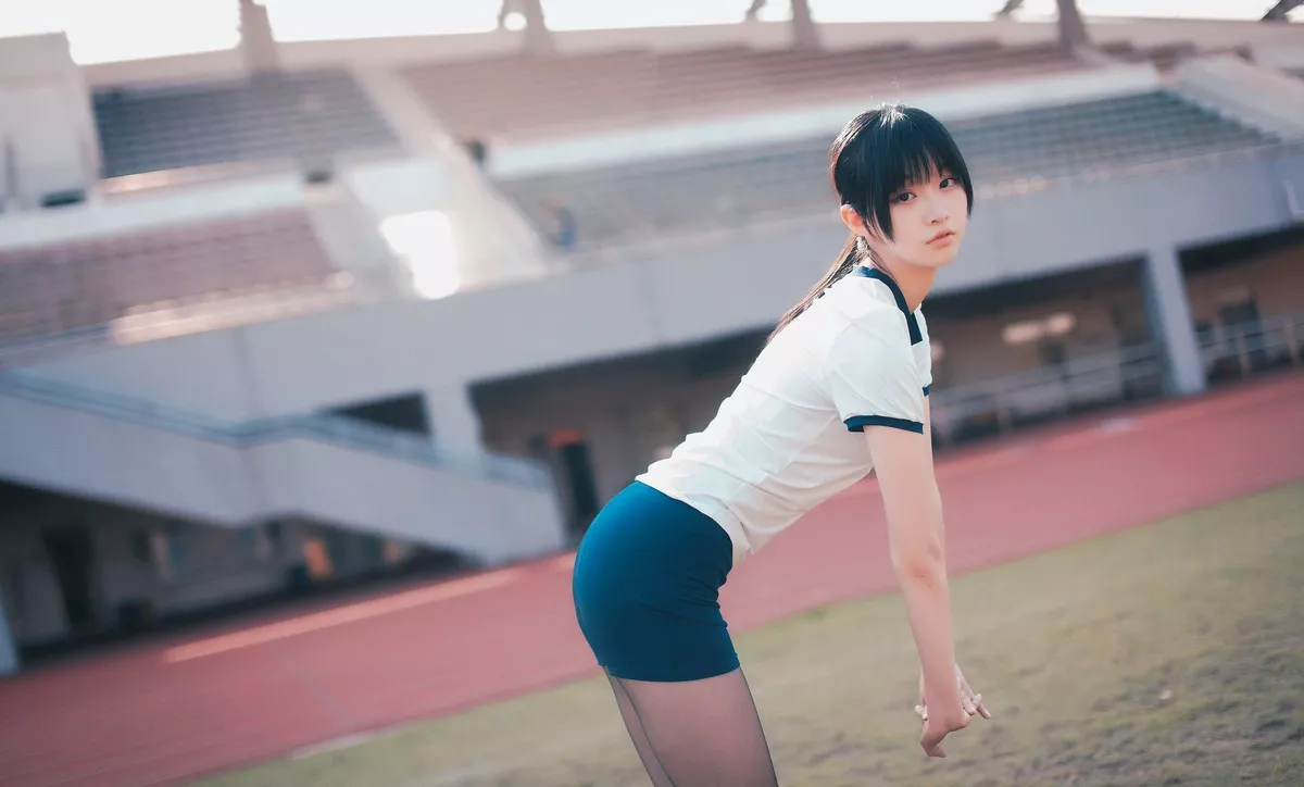 网红Cosplay沧霁桔梗黑丝体操服主题学校体育场紧身体操服秀完美身材性感写真53P