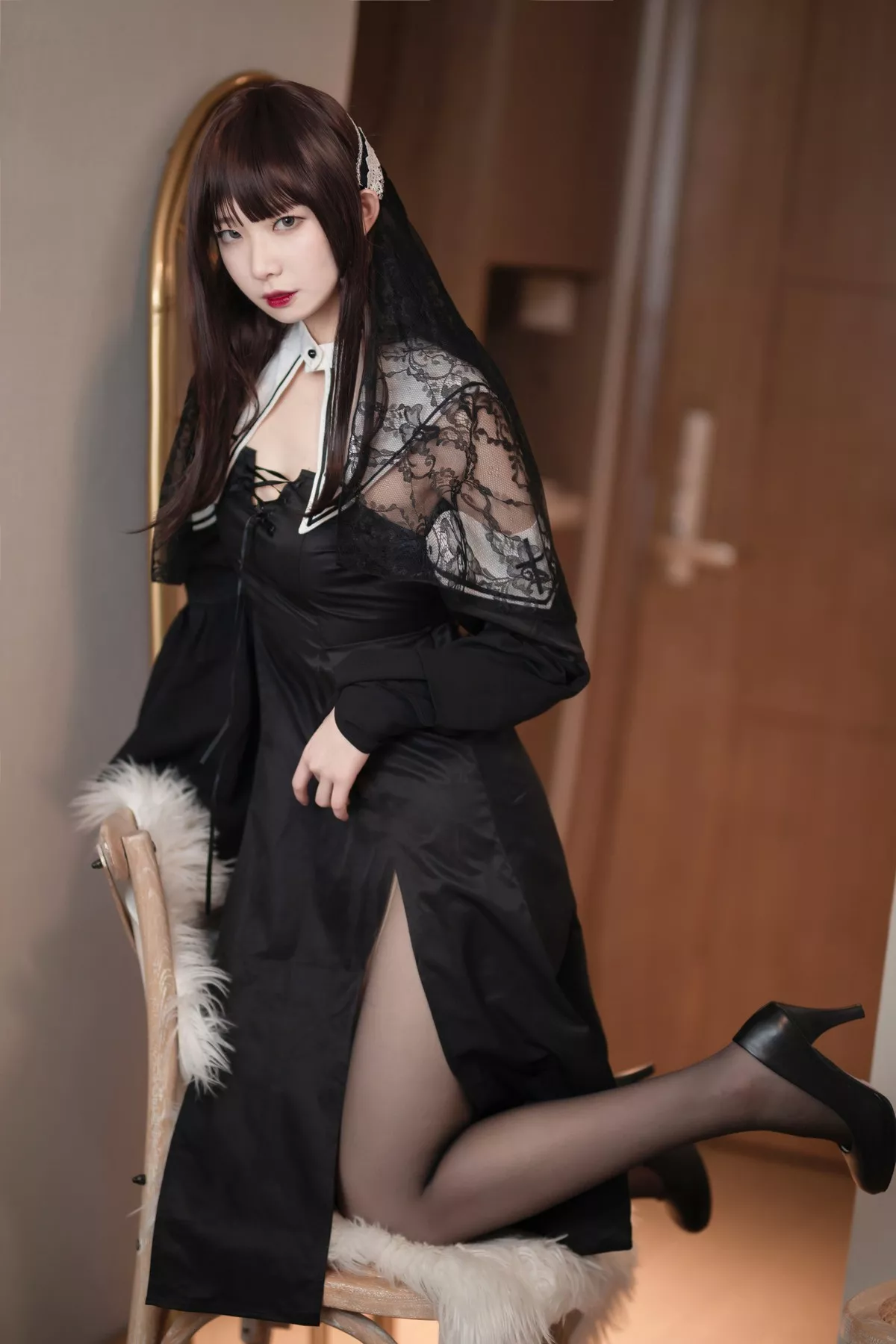 动漫博主封疆疆v黑色修女主题私房性感黑色长裙配黑丝裤袜秀美腿极致魅惑写真40P
