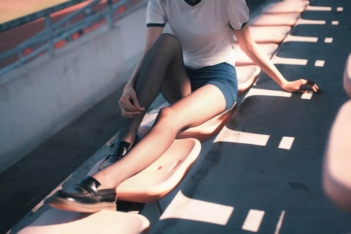 网红Cosplay沧霁桔梗黑丝体操服主题学校体育场紧身体操服秀完美身材性感写真53P