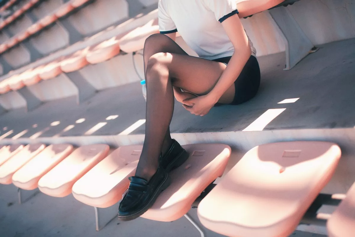 网红Cosplay沧霁桔梗黑丝体操服主题学校体育场紧身体操服秀完美身材性感写真53P