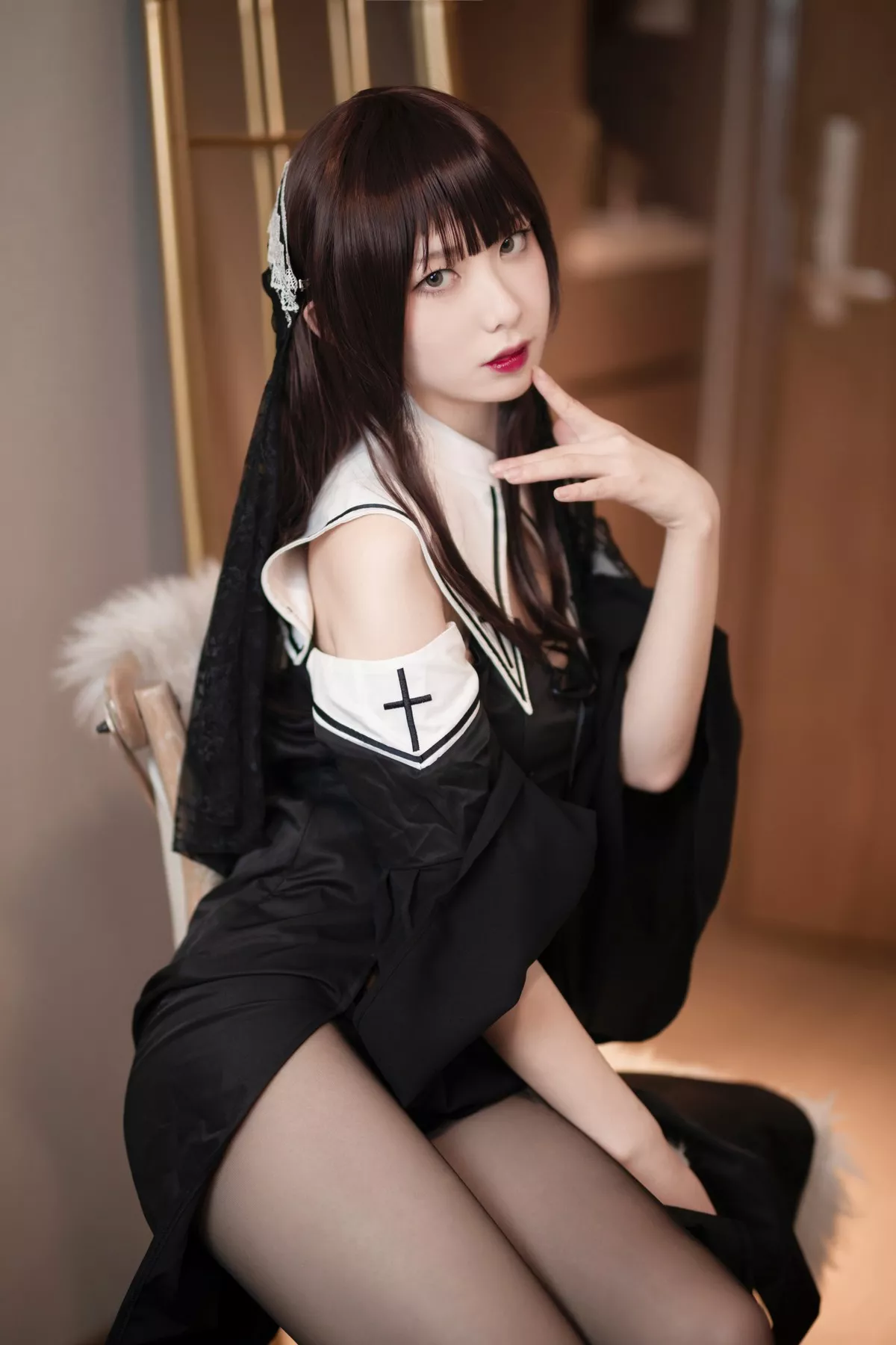 动漫博主封疆疆v黑色修女主题私房性感黑色长裙配黑丝裤袜秀美腿极致魅惑写真40P