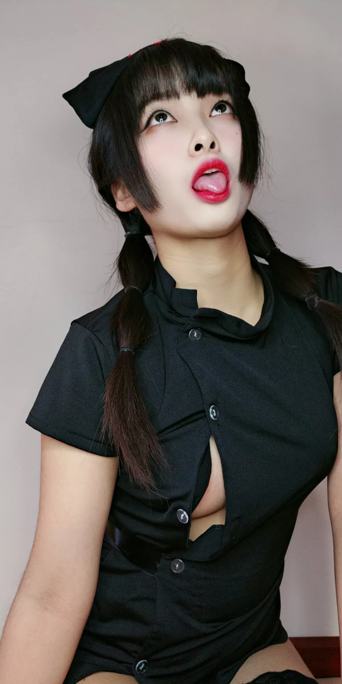 动漫博主洛璃LoLiSAMA情人节小护士主题黑色服饰半脱露丁字裤秀翘臀诱惑写真90P