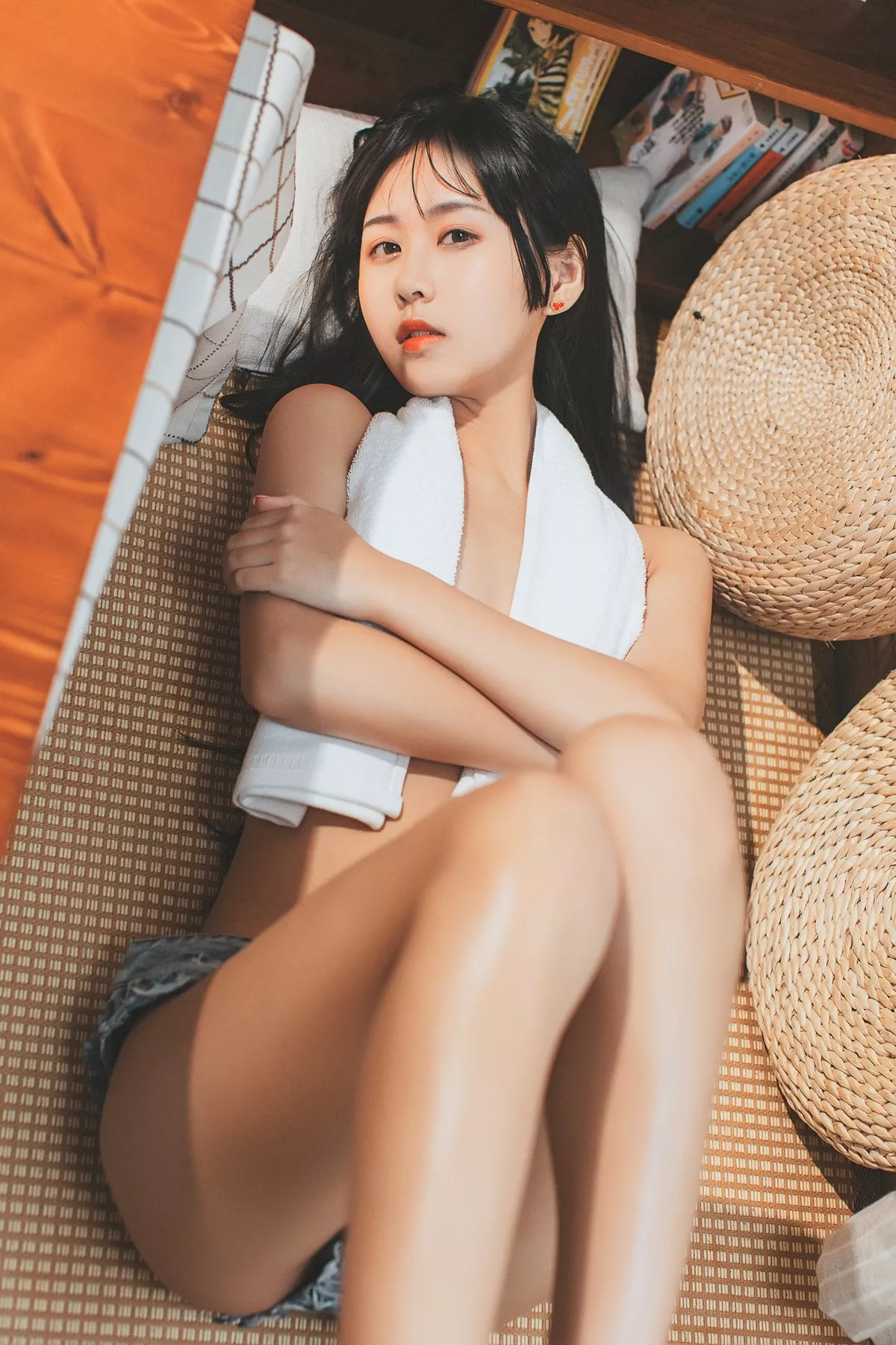 阳光美少女萌芽儿o0少女午后主题私房性感白衬衣配齐逼牛仔短裤惹火诱惑写真40P