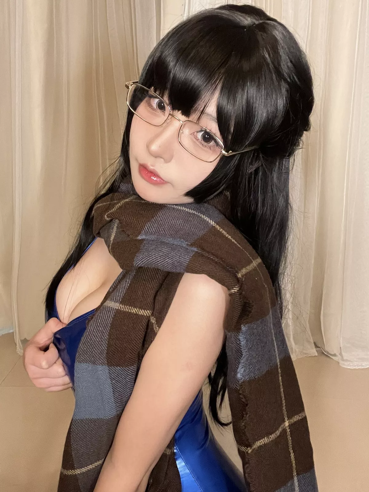 网络美女yuuhui玉汇游泳部学姐主题性感深V皮质连体泳装秀完美身材诱惑写真30P