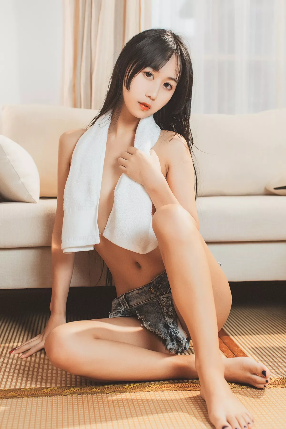 阳光美少女萌芽儿o0少女午后主题私房性感白衬衣配齐逼牛仔短裤惹火诱惑写真40P