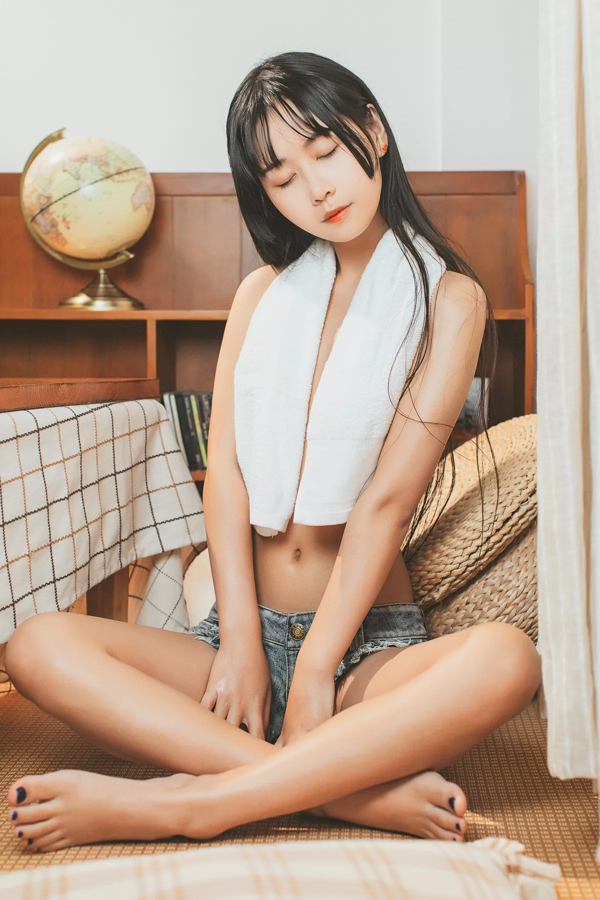 阳光美少女萌芽儿o0少女午后主题私房性感白衬衣配齐逼牛仔短裤惹火诱惑写真40P