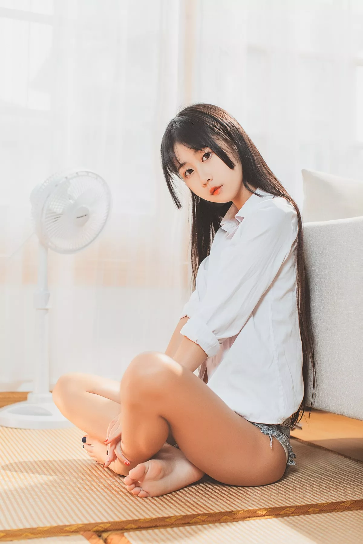 阳光美少女萌芽儿o0少女午后主题私房性感白衬衣配齐逼牛仔短裤惹火诱惑写真40P