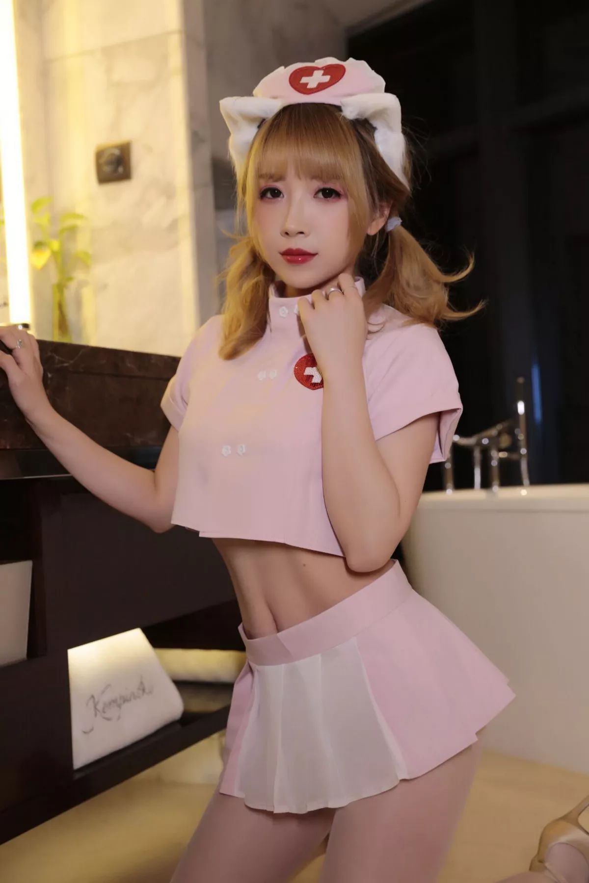 斗鱼主播小女巫露娜蜜桃乌龙茶主题私房性感粉色护士装配超薄肉丝撩人诱惑写真61P