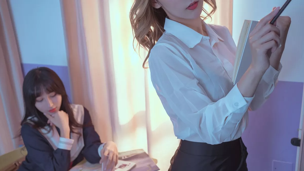 Coser美女云溪溪双人教室主题教室里性感姐妹花情趣捆绑秀火辣身材诱惑写真60P