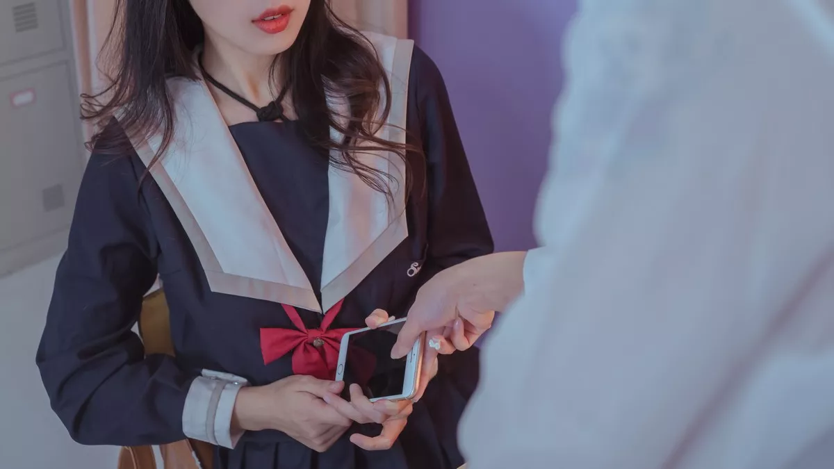 Coser美女云溪溪双人教室主题教室里性感姐妹花情趣捆绑秀火辣身材诱惑写真60P